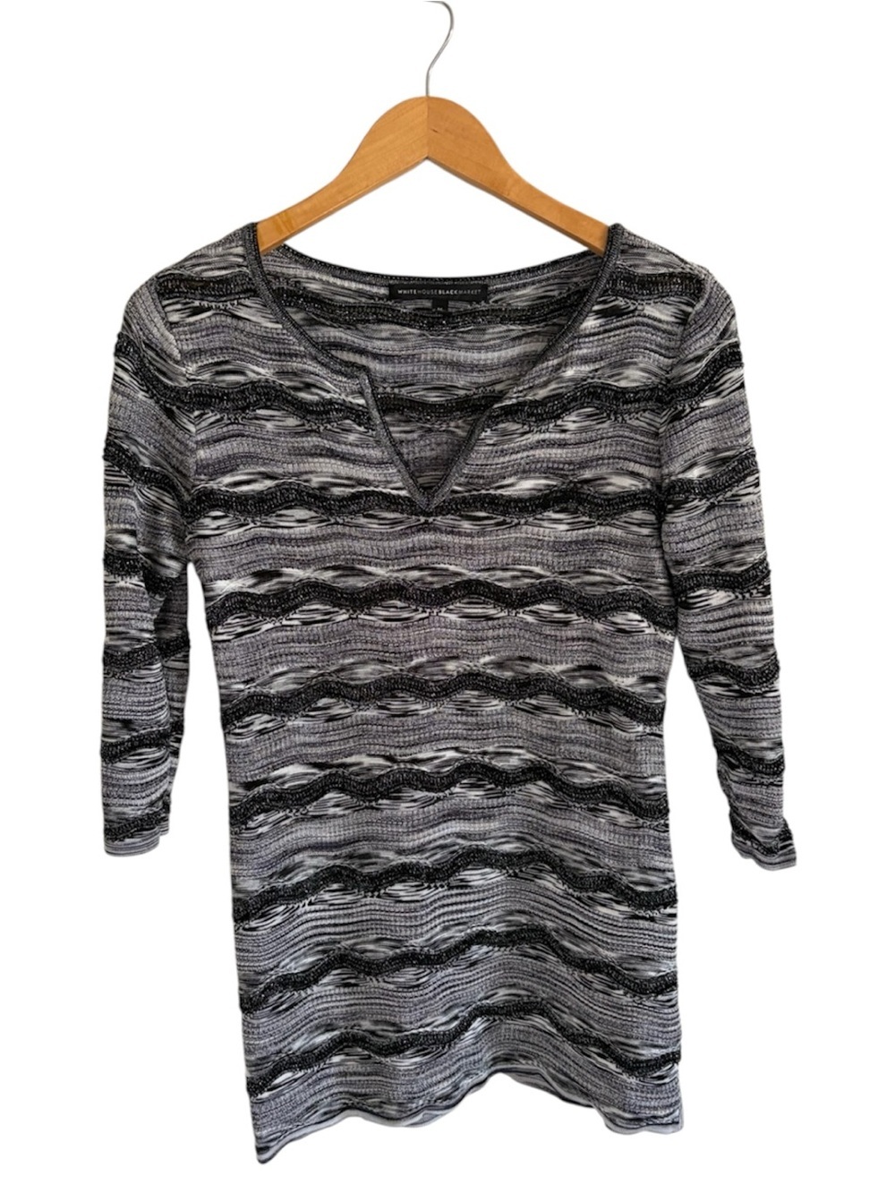 White House Black Market WHBM Women's Gray & Black Patterned Knit V-Neck Top